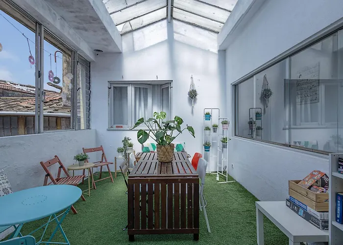 Travel & Live Hostel