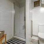بيت شباب Travel & Live