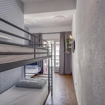 Travel & Live Hostel Porto