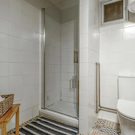 Hostel Travel & Live