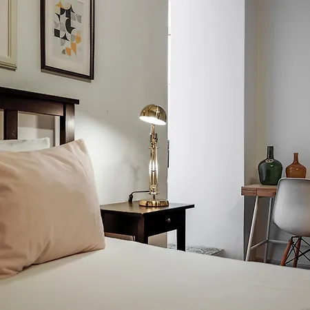 Travel & Live Hostel Porto