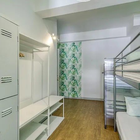 Travel & Live Hostel