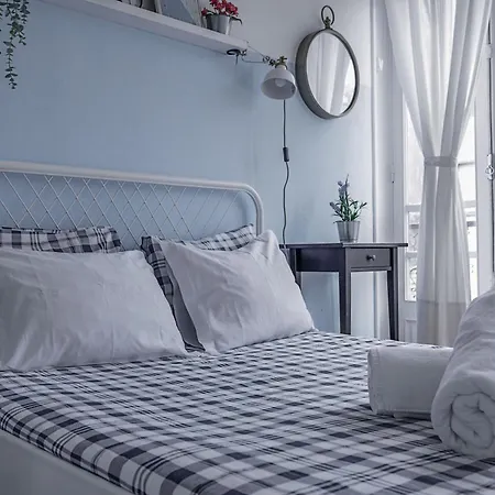 Travel & Live Hostel