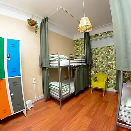 Auberge de jeunesse Travel & Live *