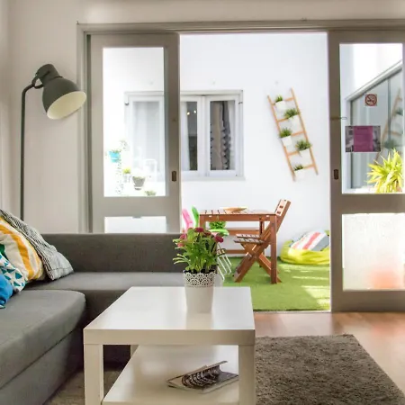 Hostel Travel & Live