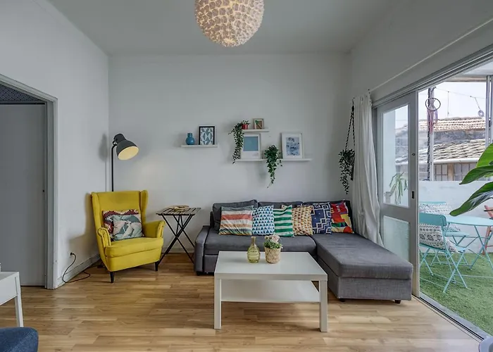 Hostel Travel & Live