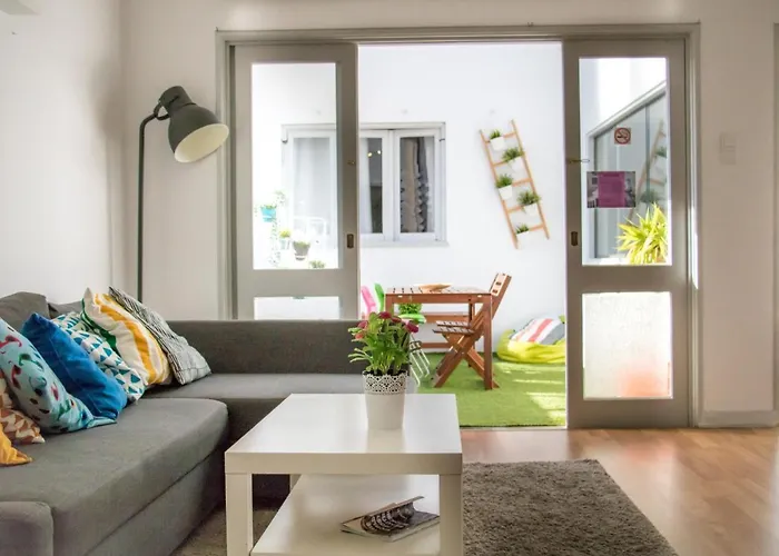 Hostal Travel & Live